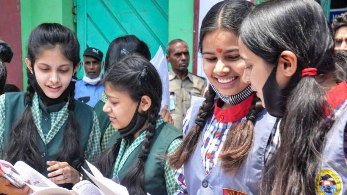 15-Year-Old Acid Attack Survivor Tops School With 95%, Aims To Become An IAS Officer
